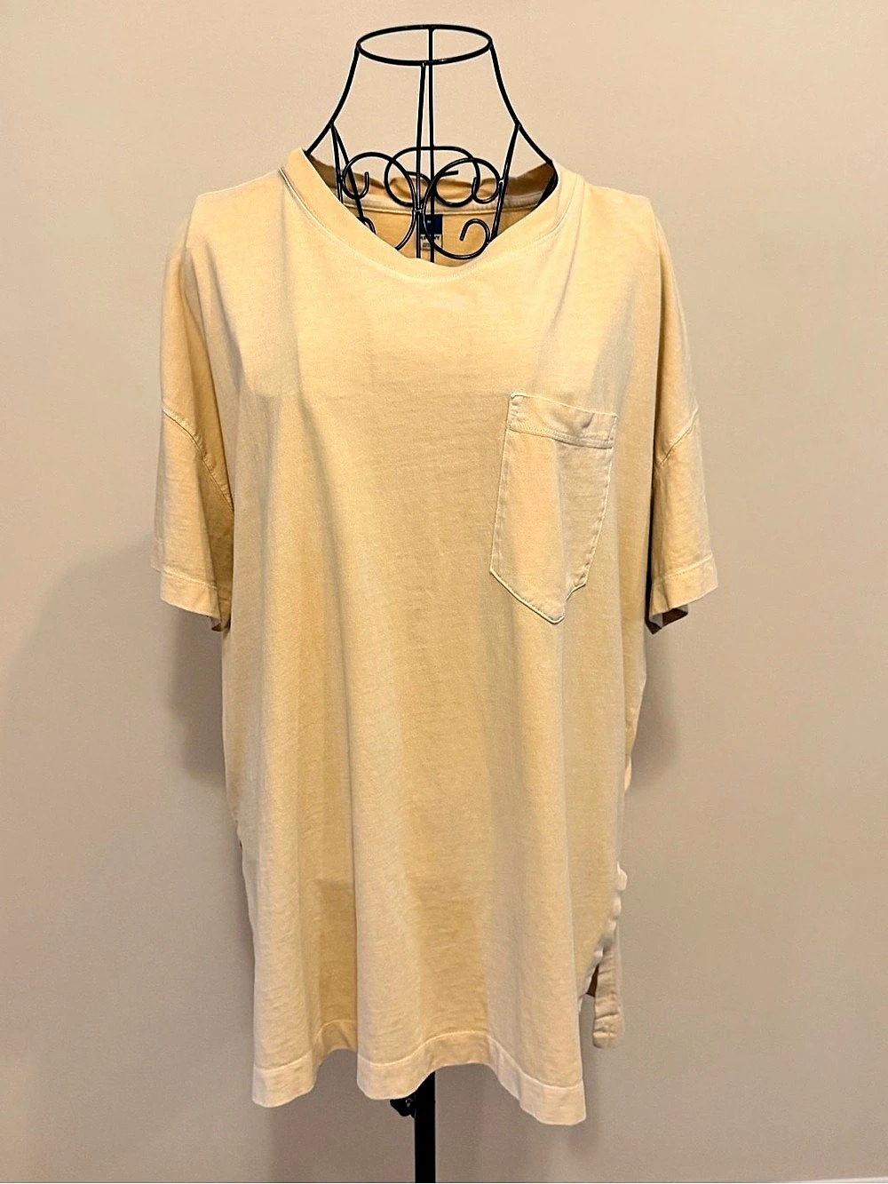 Women's Old Navy Light Yellow Beach Oversized Tee Shirt with Pocket Size Medium